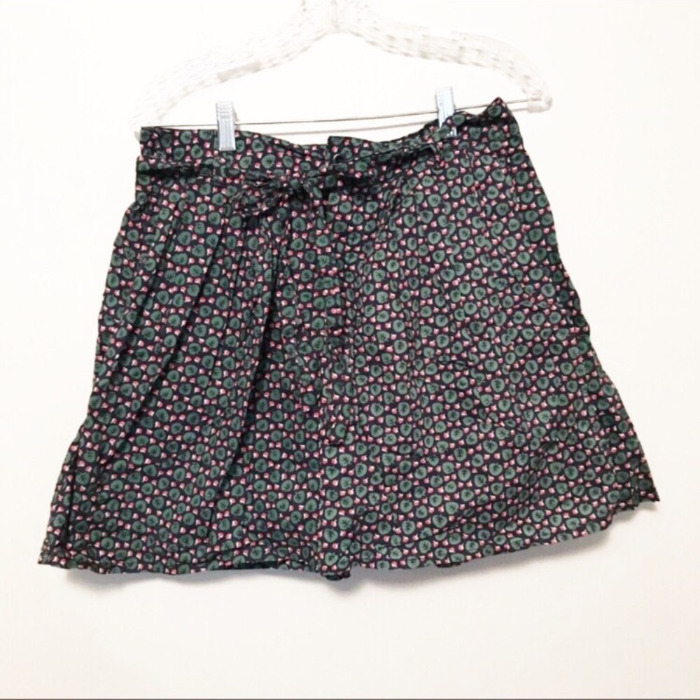 5/$20 sale! Gap flower and leaf skirt